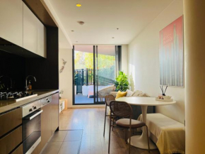 Luxury apartment on the river with pool & Gym